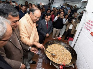 ಕೇಂದ್ರ ಬಜೆಟ್ 2018 : ಬಜೆಟ್ ತಯಾರಿಸಿದ ಅಧಿಕಾರಿಗಳು ಇವರೇ | Oneindia Kannada