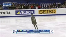 Artistik buz pateni yapan türbanlı sporcu