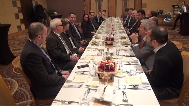 Budapeşte'de Büyükelçi Oktay'ın Onuruna Akşam Yemeği- Macaristan'daki Türk İşadamları Zeytin Dalı...