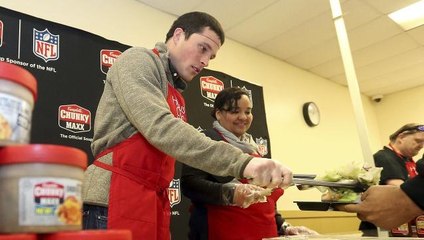 Luke Kuechly helps feed the homeless in Minnesota