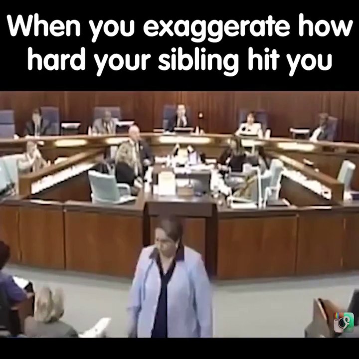 Cette femme simule mieux qu'un joueur de foot italien... Tellement drole