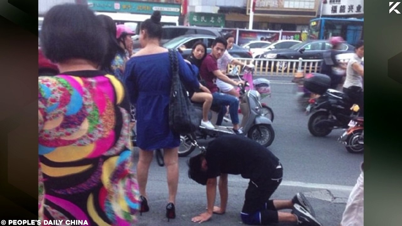 10 People Who Took Their Partners Out On A LEASH