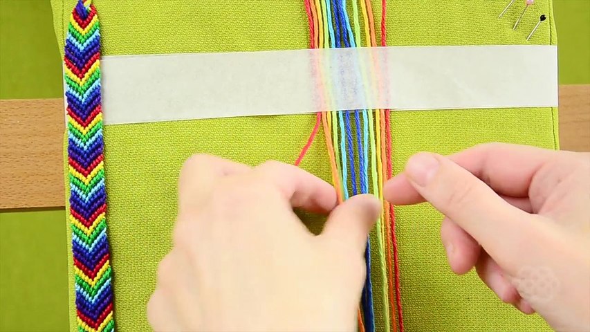 How to make a Chevron (Arrows) Rainbow Friendship bracelet - video  Dailymotion