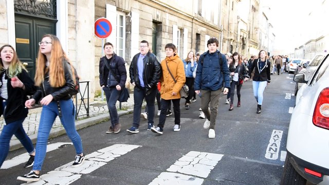Angoulême: des lycéens dans la rue contre la réforme du bac