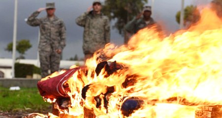 İncirlik'te Emekli Edilen ABD Bayrağı Yakıldı