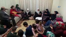Görme engelli genç kadından Mehmetçiklere türkülü destek