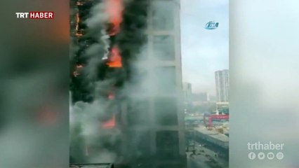 Çin’de 20 katlı bir bina alevler içinde kaldı