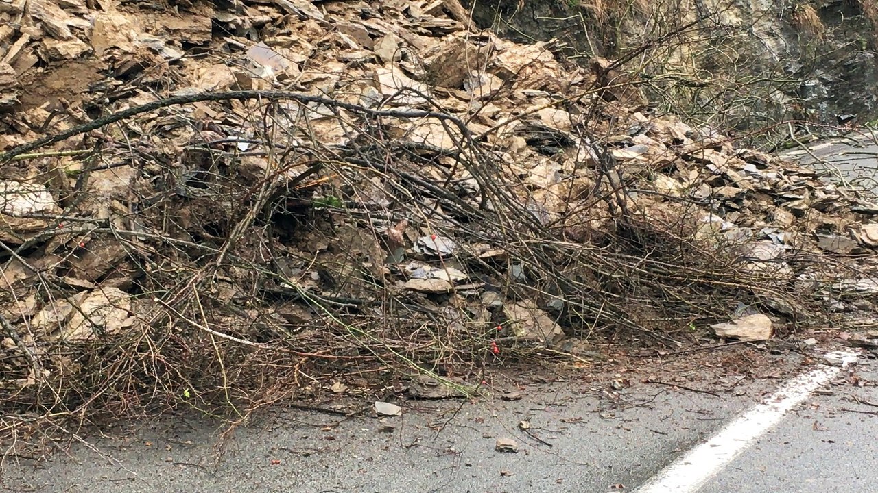 Deulin: éboulement le long de la RN929