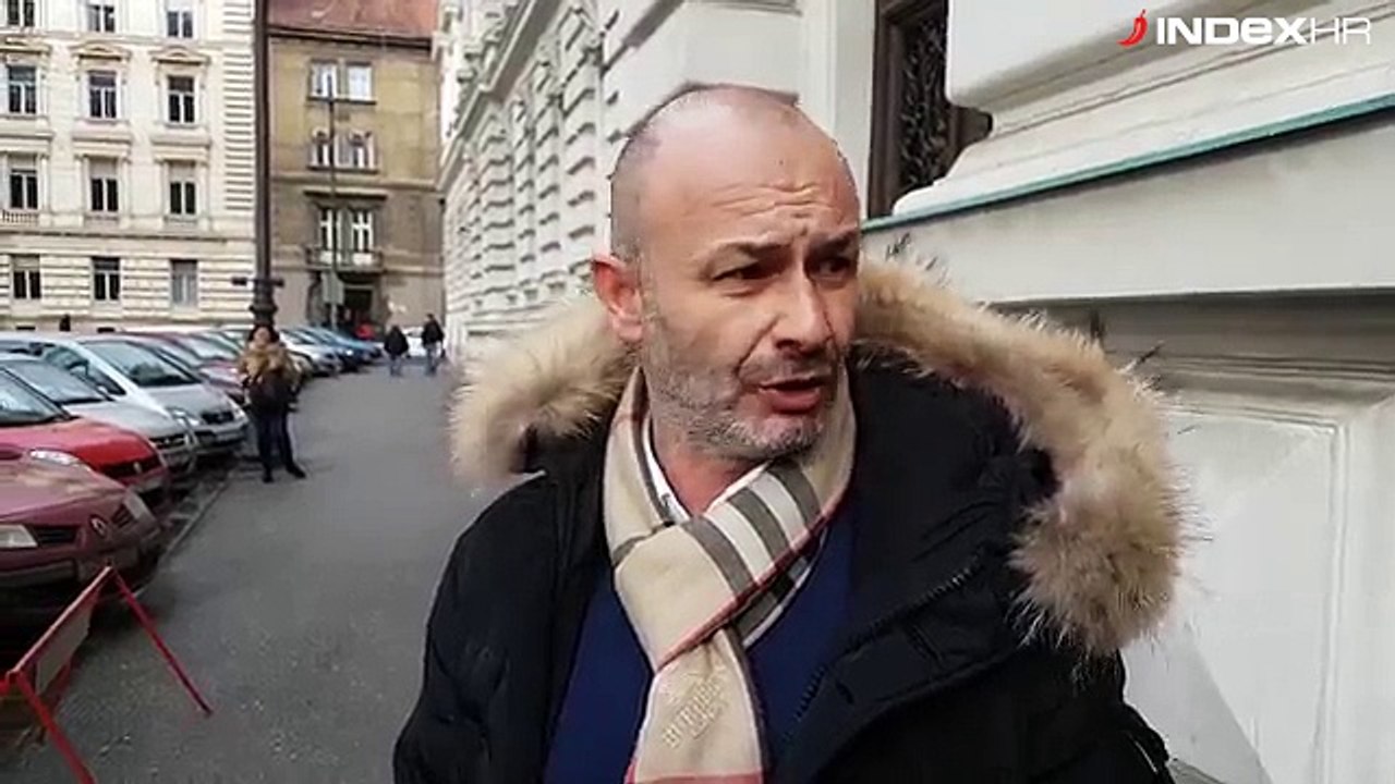 Ispad Vjekoslava Komšića pred sudom