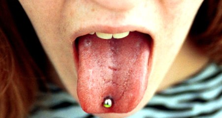 Galler 18 Yaş Altındakilere Dil, Meme Ucu ve Cinsel Organ Piercingini Yasakladı