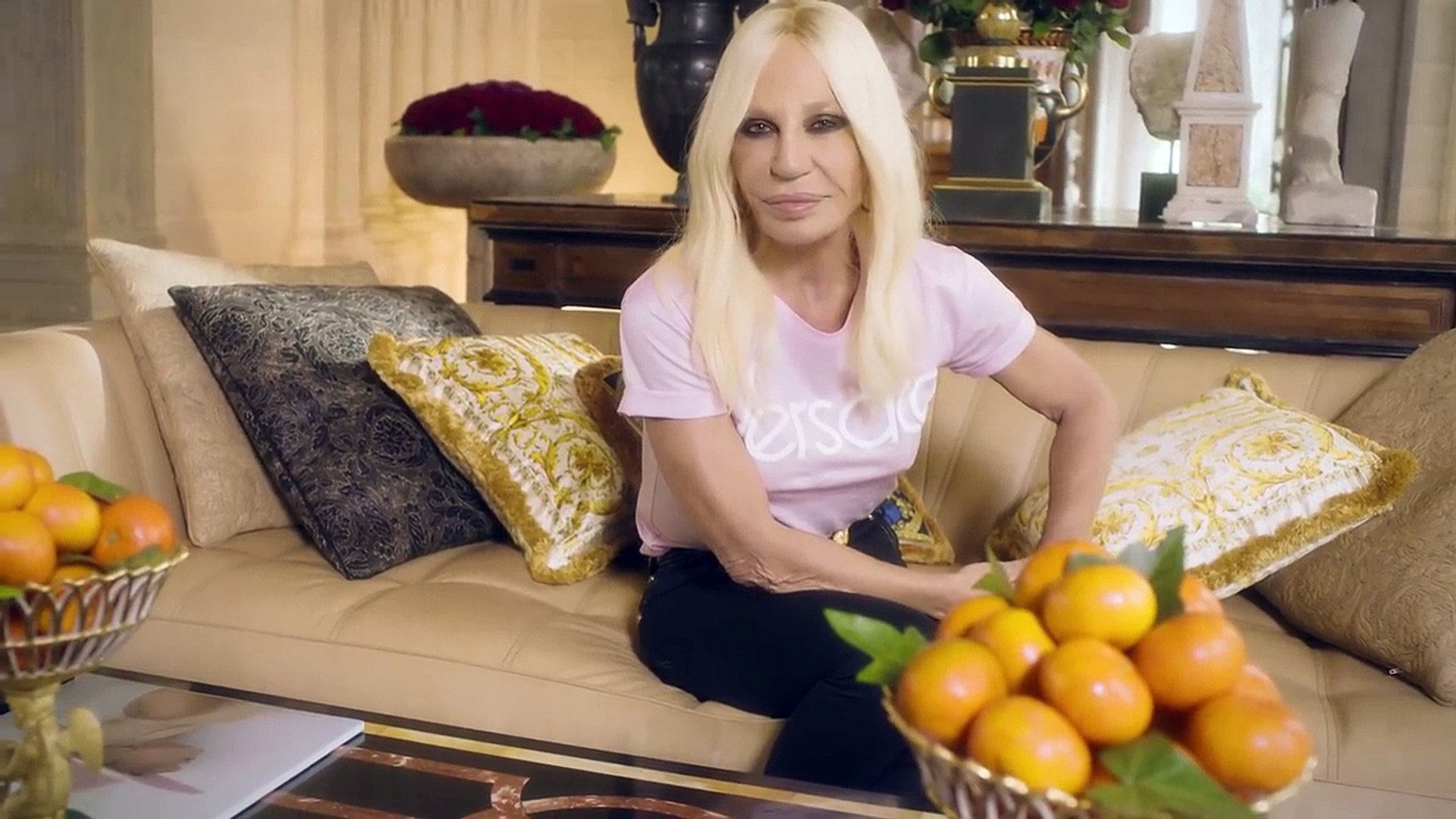 73 Questions With Donatella Versace | Vogue - video Dailymotion