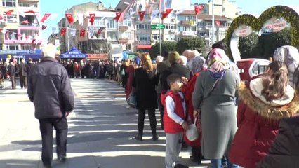 Kocaeli'de Afrin Operasyonuna Destek İçin Zeytin Fidanı Dağıtıldı