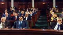 - Fransa Cumhurbaşkanı: 'Siz Tunus halkı olarak demokrasi ile İslamın bir arada bulunabileceğine inanmayanları yalancı çıkardınız'