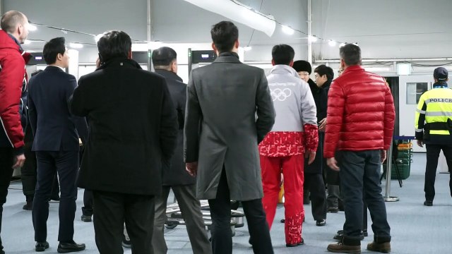 Atletas norte-coreanos chegam à Coreia do Sul