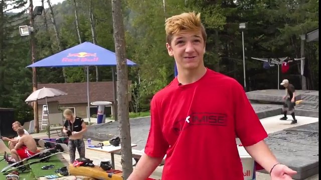 5 backflips en 1 saut en Snowboard !! Impressionnant...