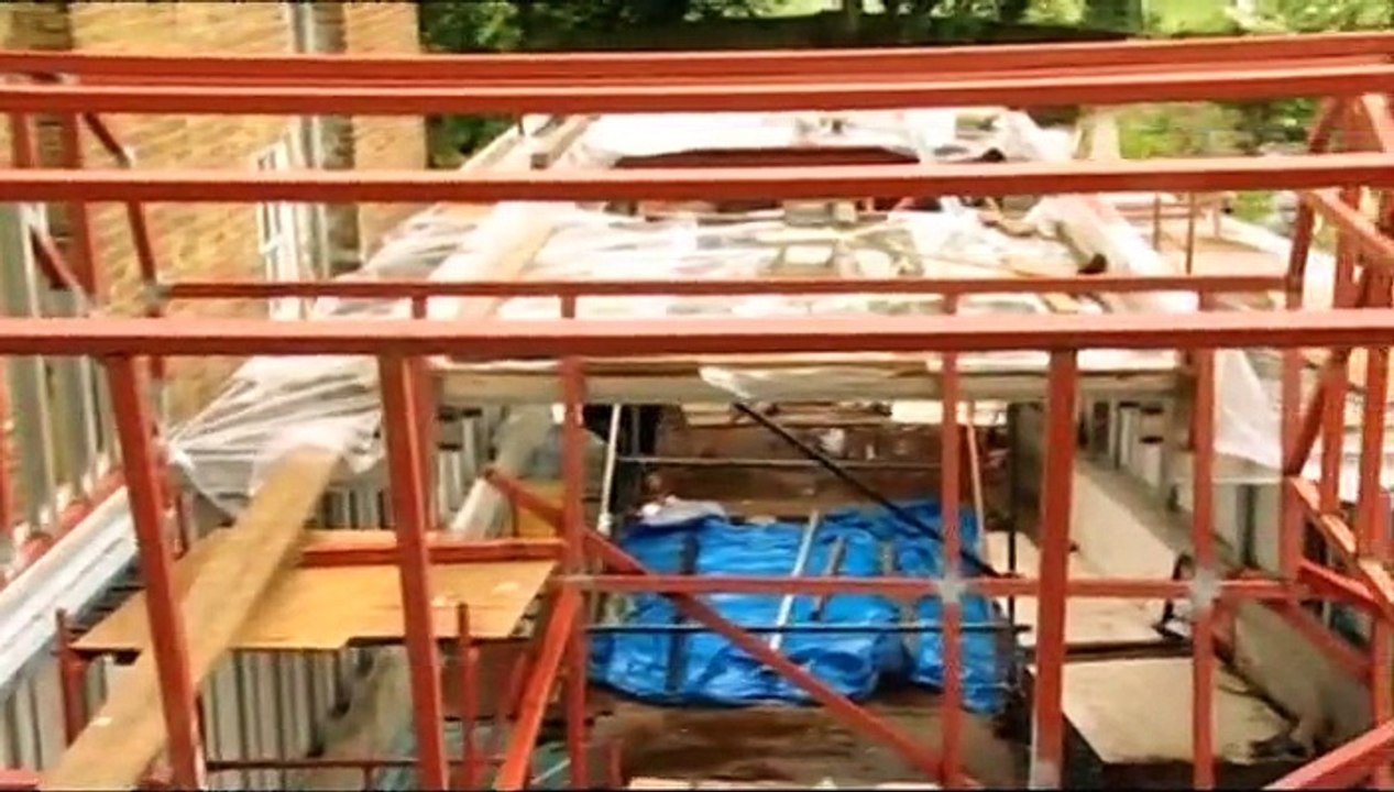 Grand Designs S07E08 Revisited Peckham The Sliding GlAs.s Roof House