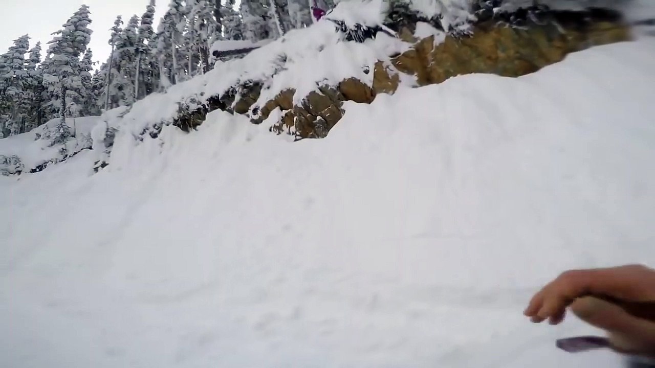 Un snowboardeur sauve la vie de son ami enseveli sous la neige