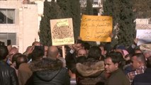 أردنيون يعتصمون أمام البرلمان احتجاجا على رفع الأسعار