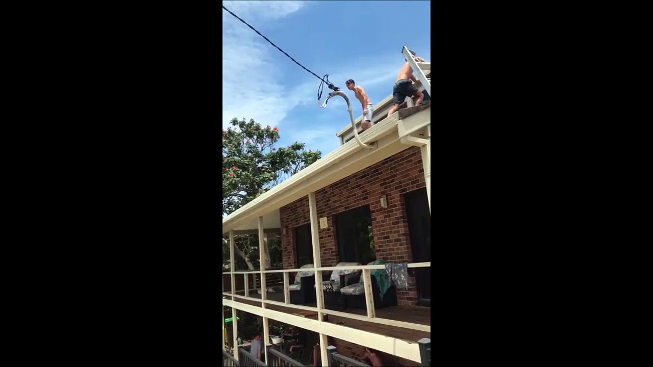 On ne comprend pas ce qu'il a voulu faire mais il s'est fait très très mal!!!