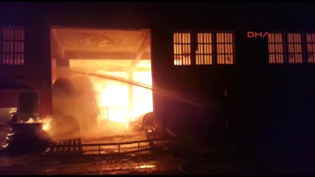 İzmir Torbalı'da Ambalaj Fabrikası Yangını