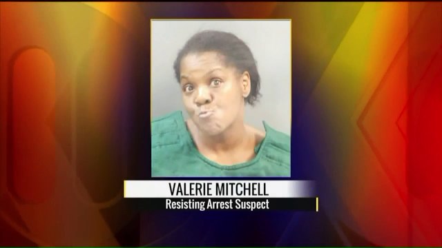 Charges Dropped Against Woman Who Allegedly Threatened to Slash Judge`s Throat