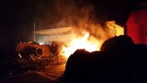 Morlaix. Les agriculteurs allument un feu devant le Géant