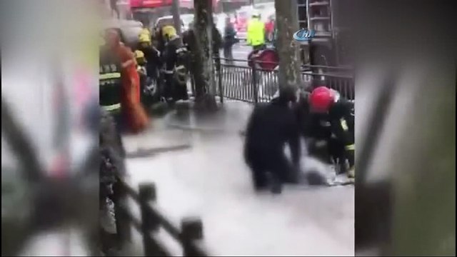 Çin’de Araç Yayaların Arasına Daldı