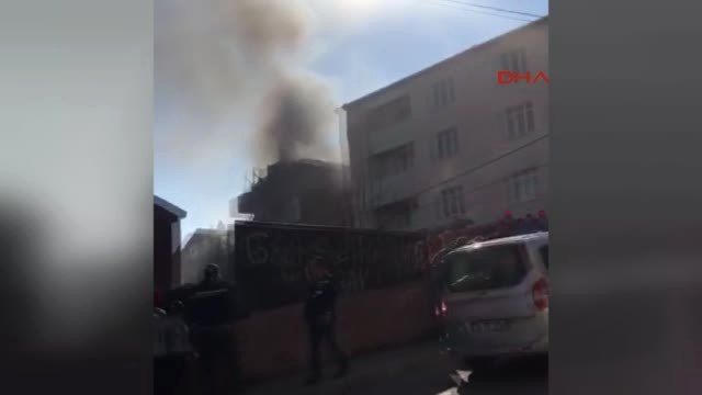 Sultanbeyli'de Yangın Mahalleliyi Sokağa Döktü