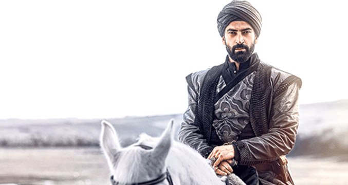 Kenan İmirzalıoğlu'nun Başrol Paylaşacağı İsim Değişti! Büşra Develi ile Kamera Karşısına Geçecek