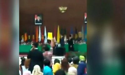 Jokowi Tiba-tiba Diberi “Kartu Kuning”