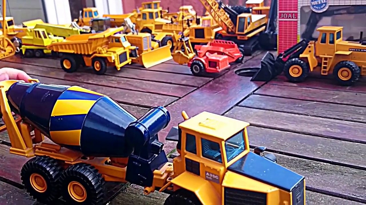 Vídeo de juguetes para Niños. Colección JOAL de maquinas y maquetas de construcción y obras