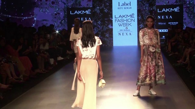 Taapsee Pannu Walks The Ramp For Ritu Kumar At LFW Summer Resort 2018