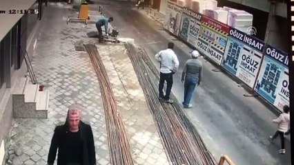 Üzerine metal parça düşen çocuk yaralandı - AYDIN