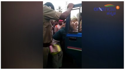 ಬಾಗಲಕೋಟೆಯ ಮುಧೋಳ ಬಸ್ ನಿಲ್ದಾಣದ ಬಳಿ ಬೈಕ್ ಸವಾರನಿಗೆ ಪೊಲೀಸರಿಂದ ಥಳಿತ  | Oneindia Kannada