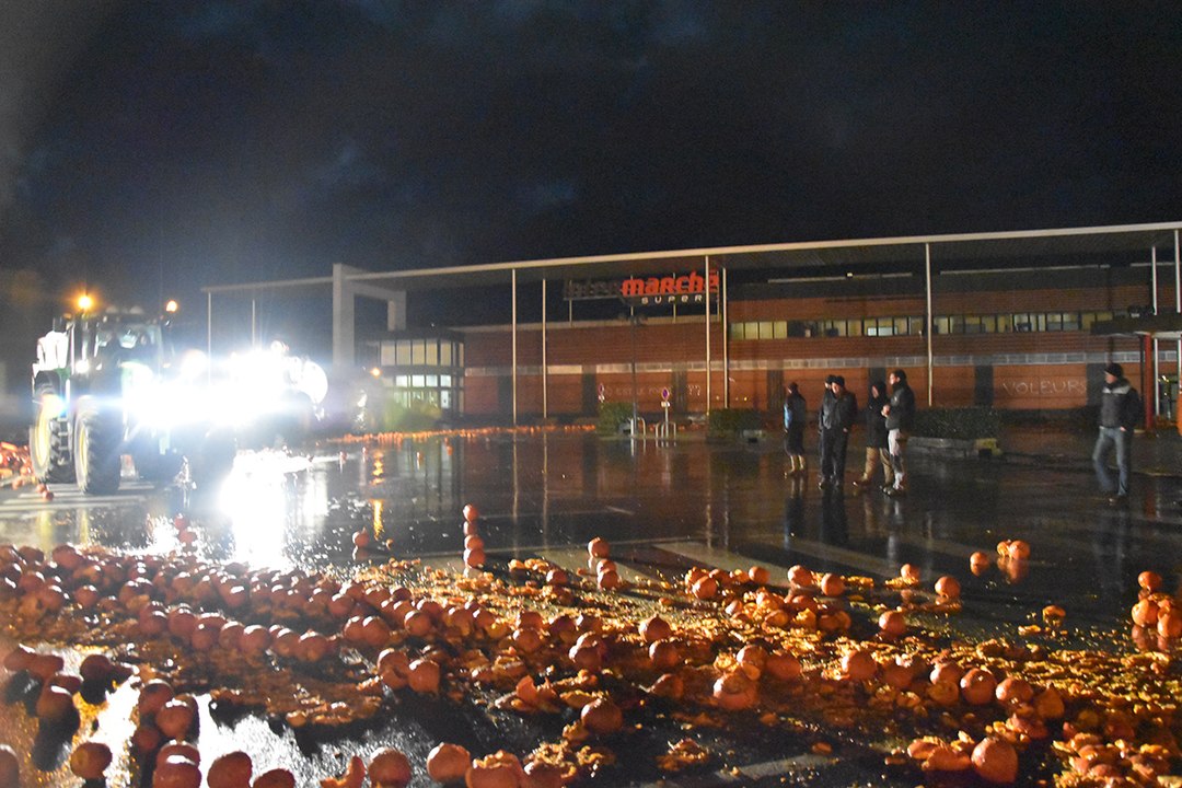Lannion. Opération coup de poing des agriculteurs