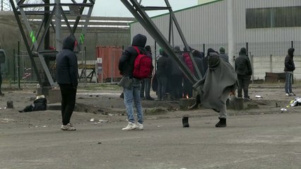 Affrontements/Calais: Réactions d'une association et de migrants