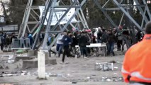 Calais : violents affrontements entre migrants, cinq blessés par balles