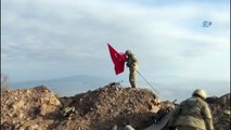 - Mehmetçik, Darmık Dağına Türk Bayrağı Dikti