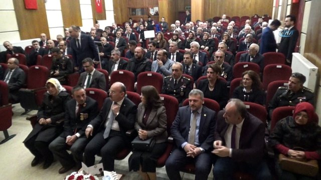 Afyon şehitlerinin ailelerine ‘Devlet Övünç Madalyası ve Beratı’ verildi