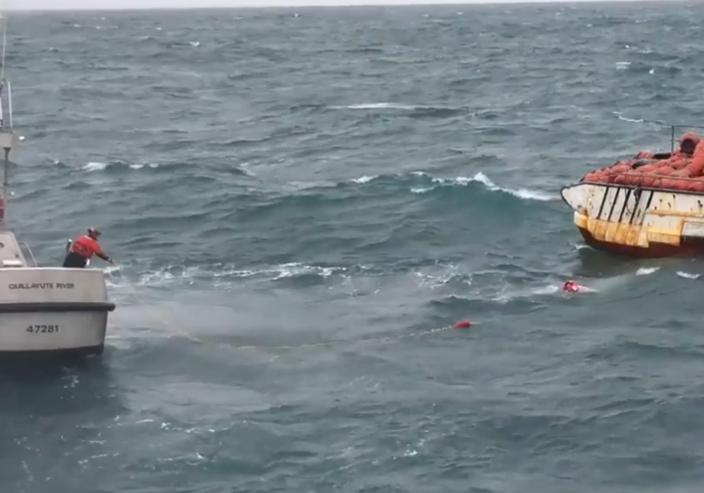 Fishermen Jump From Sinking Boat, Swim to Waiting US Coast Guard Vessel