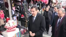 Bakan Tüfenkci, kent merkezinde esnafı ziyaretinde Türk bayrağı dağıttı - MALATYA