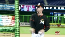 Belfort se arrisca no baseball em visita ao Miami Marlins