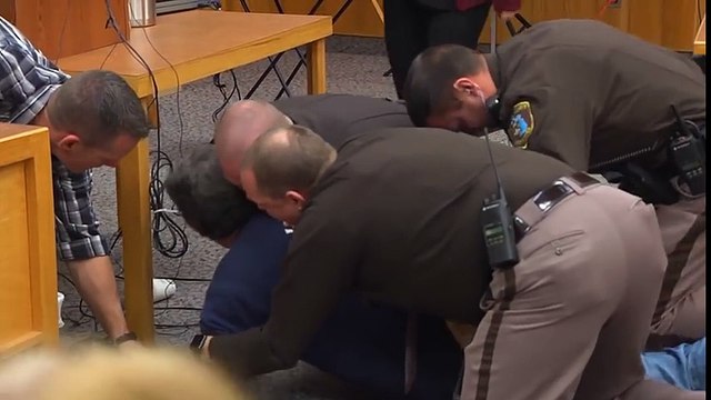 Ce père s'en prend au violeur de ses filles en plein procès !