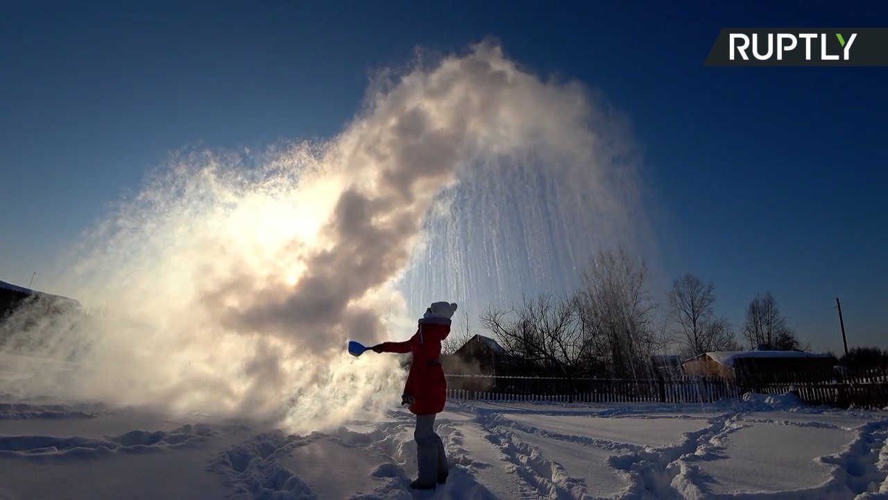 Watch as Boiling Water Instantly Turns to Snow in Siberia video