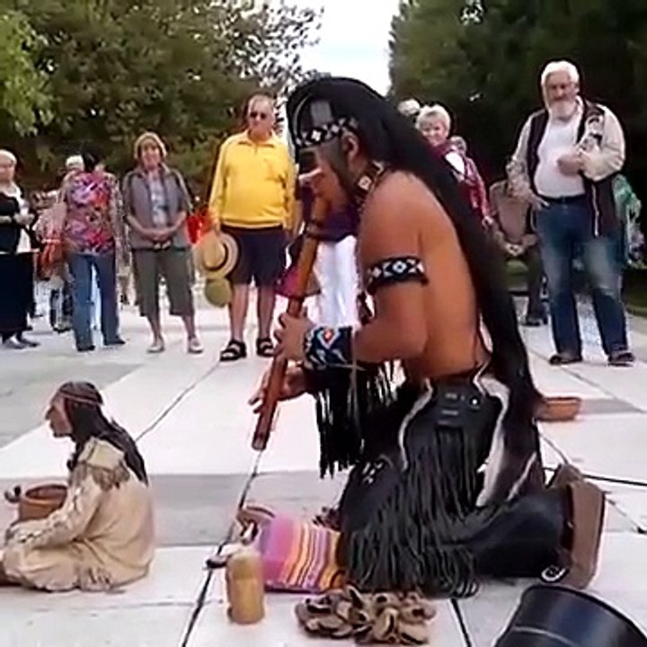 Sokak Sanatçısı KIZILDERİLİ Büyüleyici Müzik