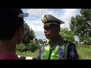 下载视频: Bule Asal Swedia Ditilang Karena Tidak Menggunakan Helm - 86