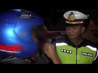 Video herunterladen: Razia Kendaraan, Gadis-gadis ini Teriak Histeris Petugas Temukan Kecoa di Mobil - 86