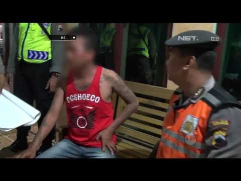 Pria Ini Marah Ketika Pentungannya Disita Petugas - 86