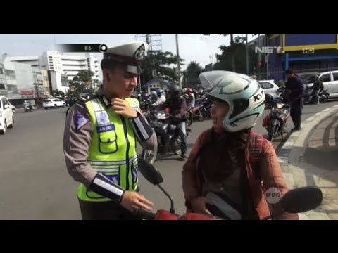 Panik Takut Ditilang, Bripda Andre Dimarahin Duluan Sama Ibu ini - 86
