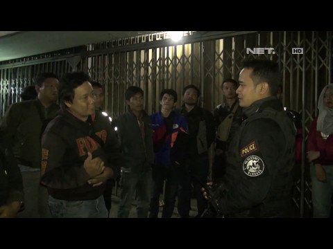 Gerak Gerik Pria Ini Mencurigakan, Ternyata Sedang Mengintai Istrinya 86